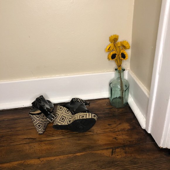 BCBG wedges - Picture 2 of 2